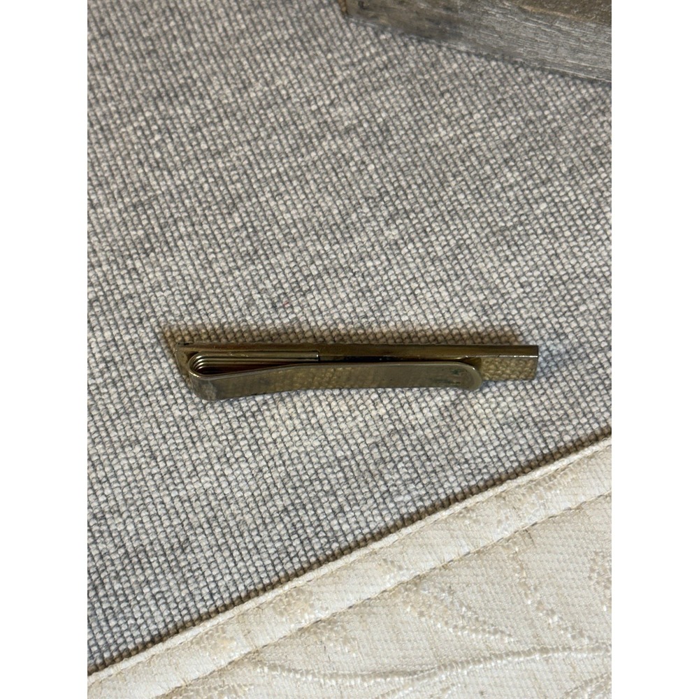 Vintage 1950s Gold-Tone Tie Bar – Classic Textured Men's Accessory - Picture 5 of 9